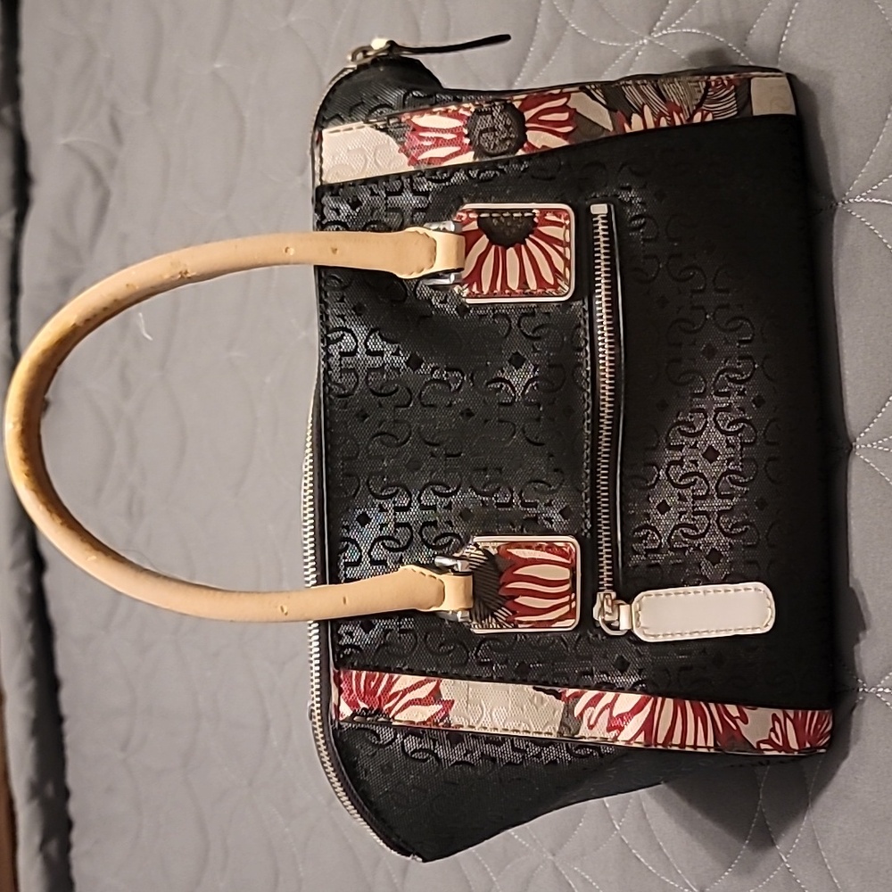 Guess purse - Picture 2 of 14